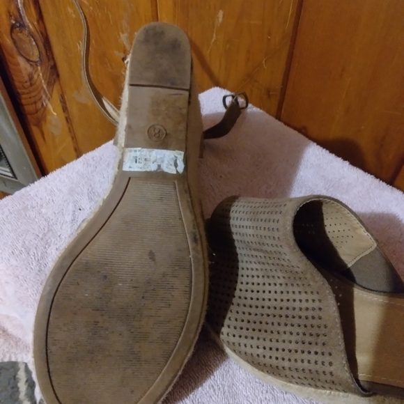 Torrid size 8 Wedges - Picture 3 of 5